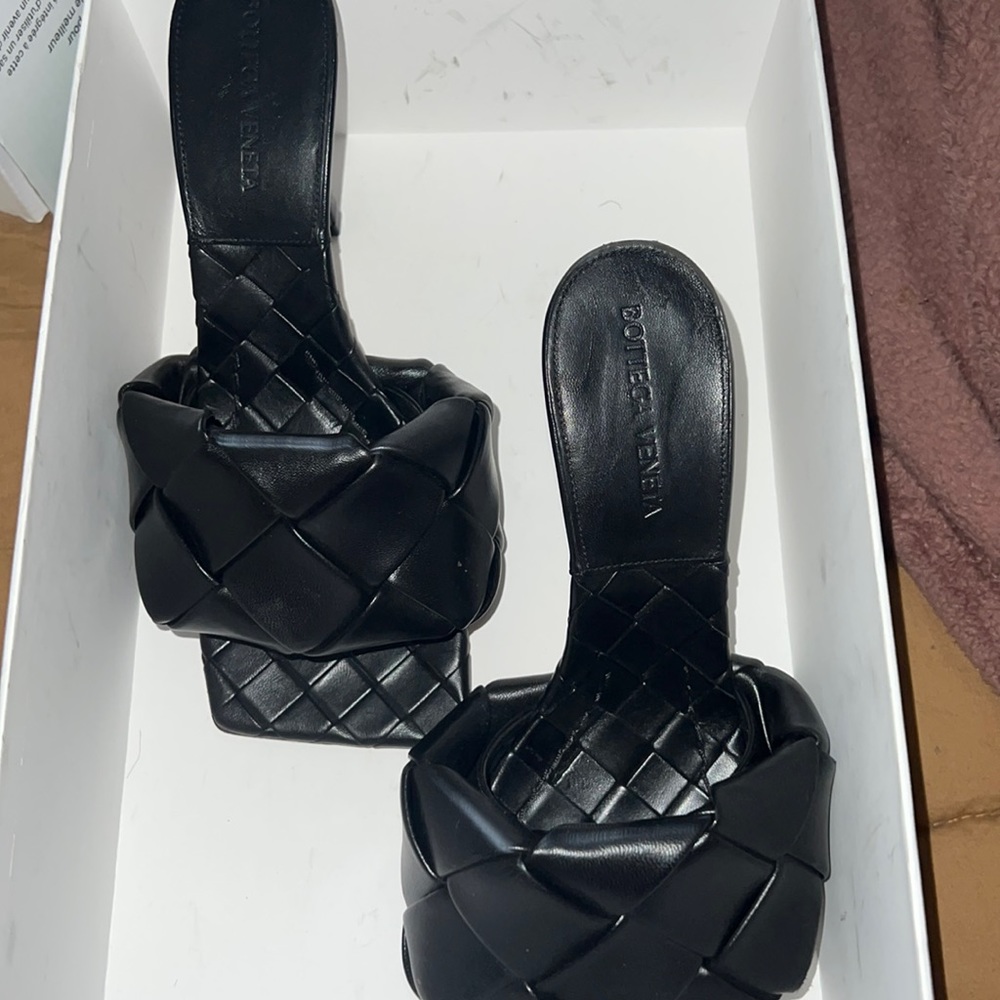 Authentic bottega black leather heels
